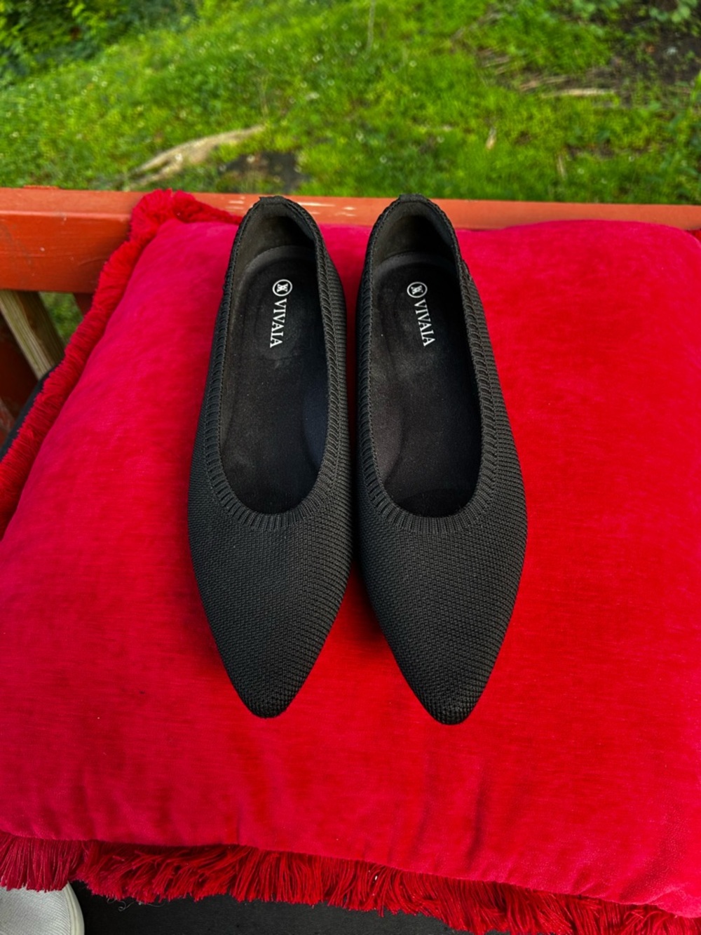 Pointed-Toe Black Knit Women's Flats